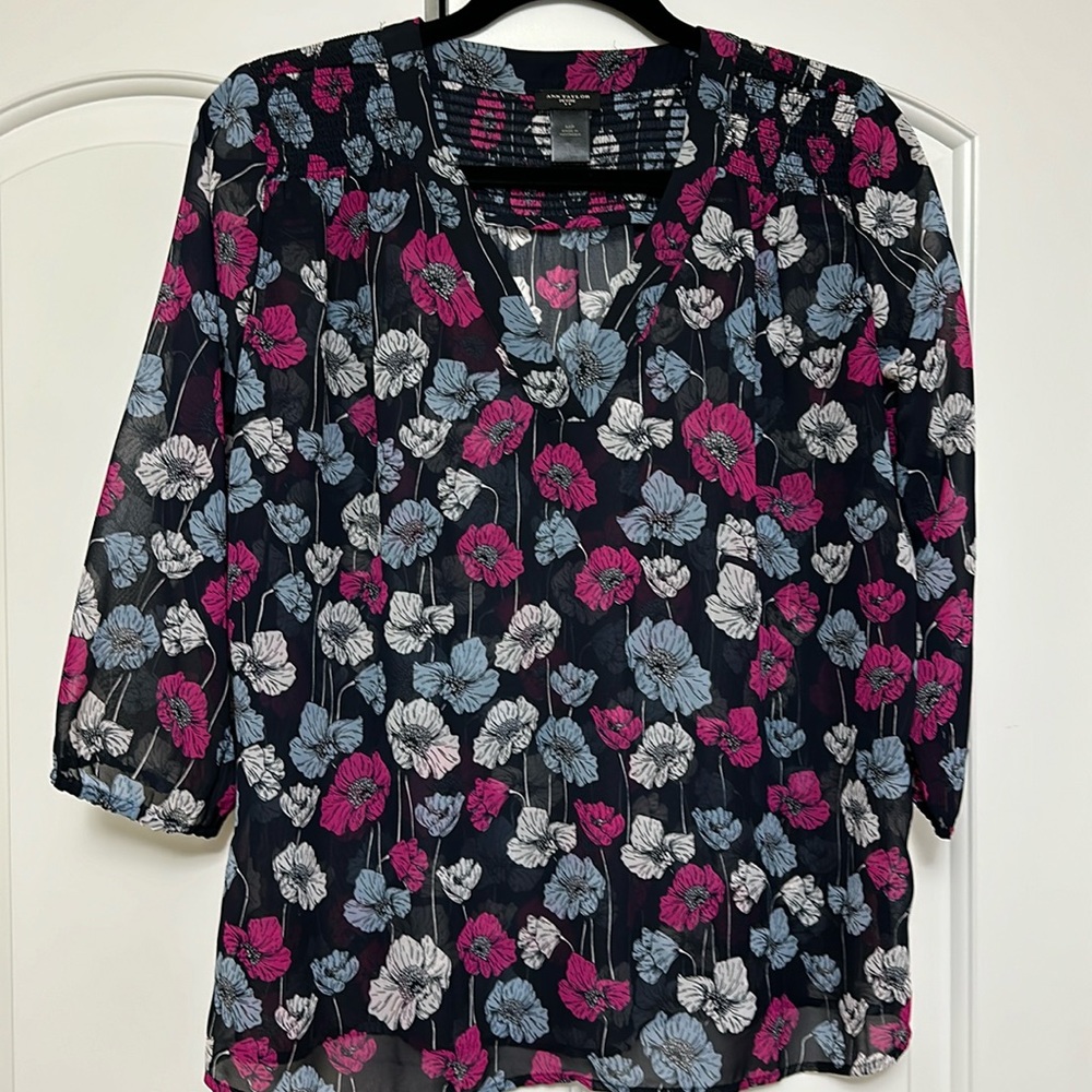 Ann Taylor, petite floral blouse